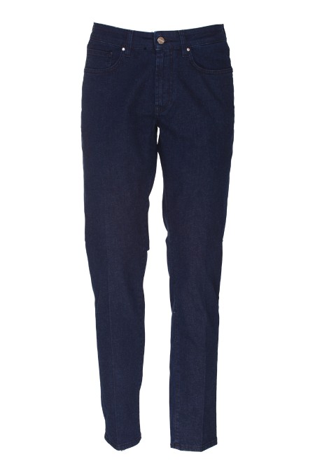 Shop DON THE FULLER Saldi Jeans: Don The Fuller jeans "Wilson" in cotone.
Chiusura con bottone e zip.
Modello cinque tasche.
Vestibilità regolare.
Composizione: 90% Cotone 10% Elastan.
Fabbricato in Italia.. WILSON DTF ISOLA FW1752-B